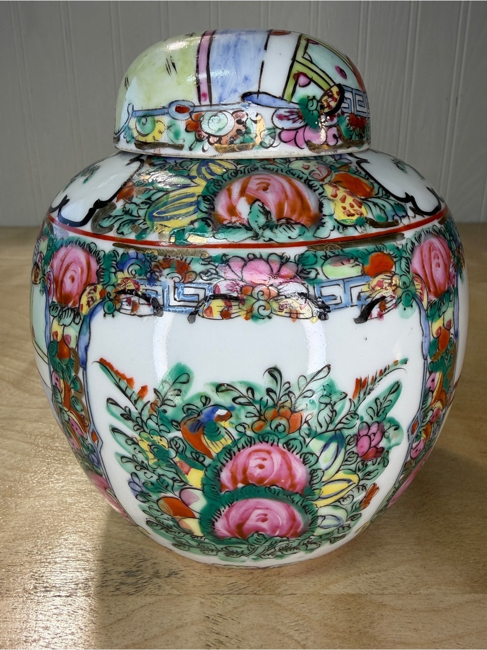 Vintage 70s Hong Kong Famille Rose Medallion Hand-Painted Porcelain Ginger Jar - Picture 2 of 7
